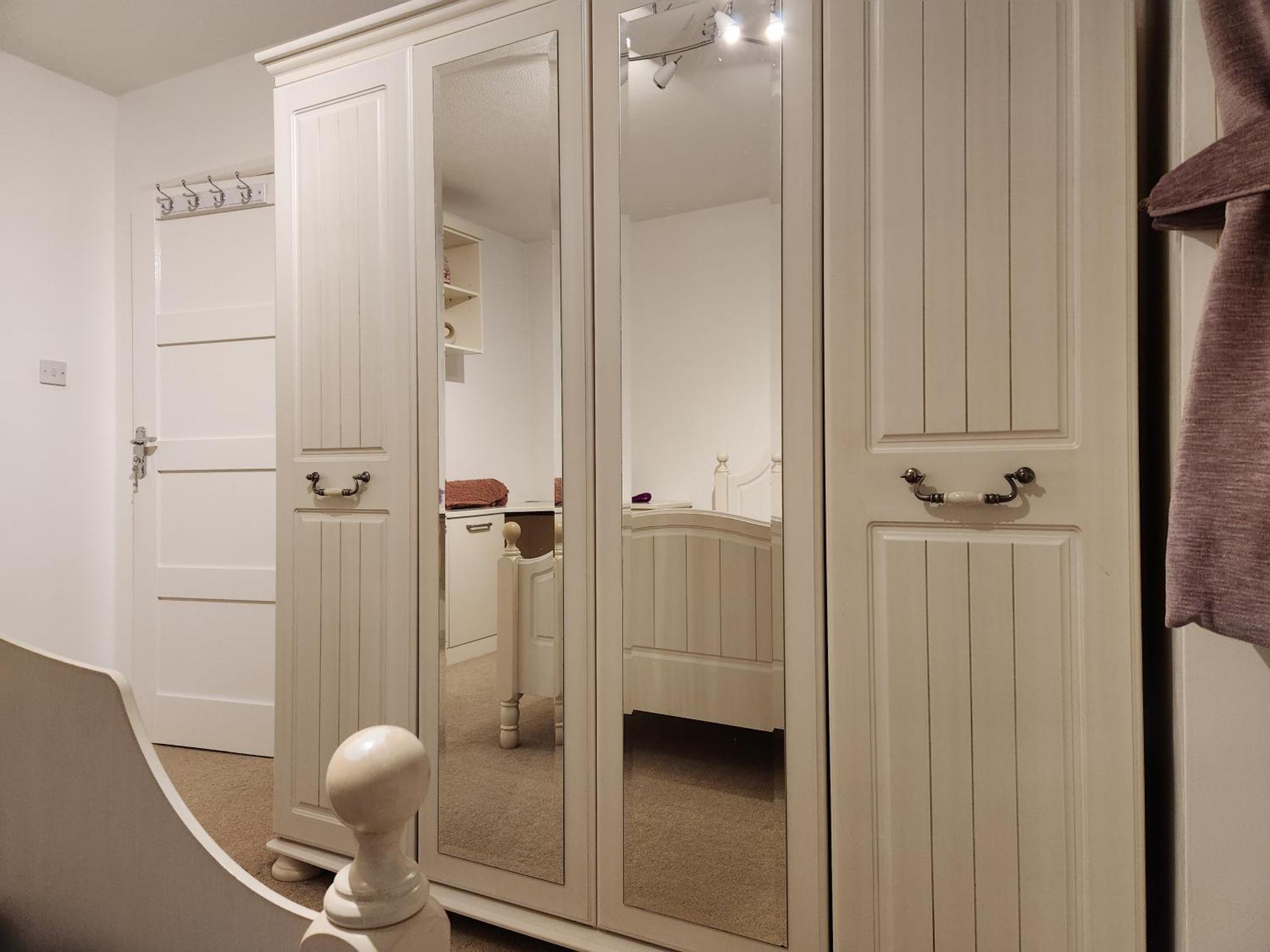 Elmdon House With 4 Spacious Bedrooms To Choose Birmingham Exterior foto